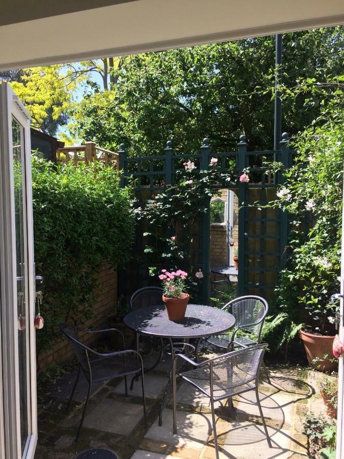 Old Station Gardens, Sw London Bed & Breakfast Teddington Dış mekan fotoğraf